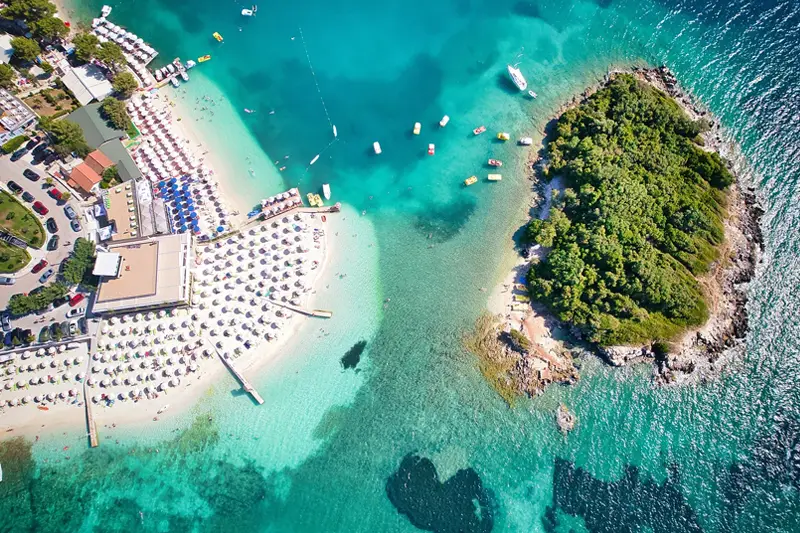 La spiaggia di Ksamil in Albania